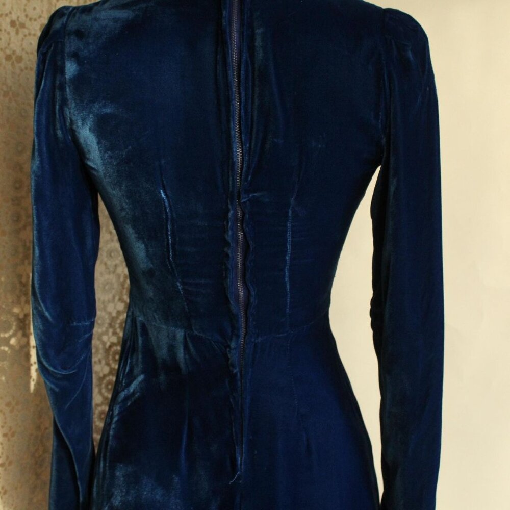 Vintage 1930s Dress, Royal Blue Silk Velvet with side Gathers - Picture 15 of 16